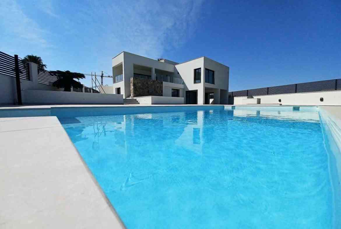 Villa for sale in La Veleta by Pinar Properties