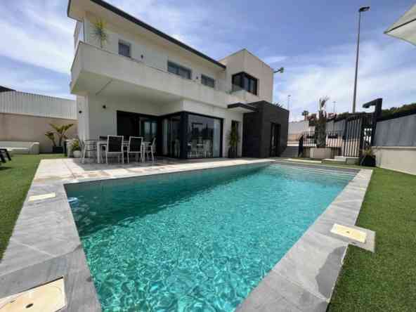 Villa for sale in San Miguel de Salinas by Pinar Properties