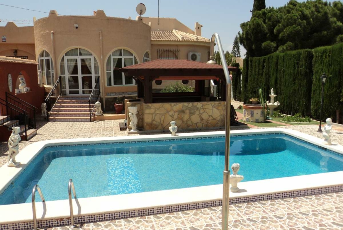 Villa for sale in Torrevieja by Pinar Properties