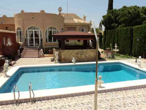 Villa for sale in Torrevieja by Pinar Properties