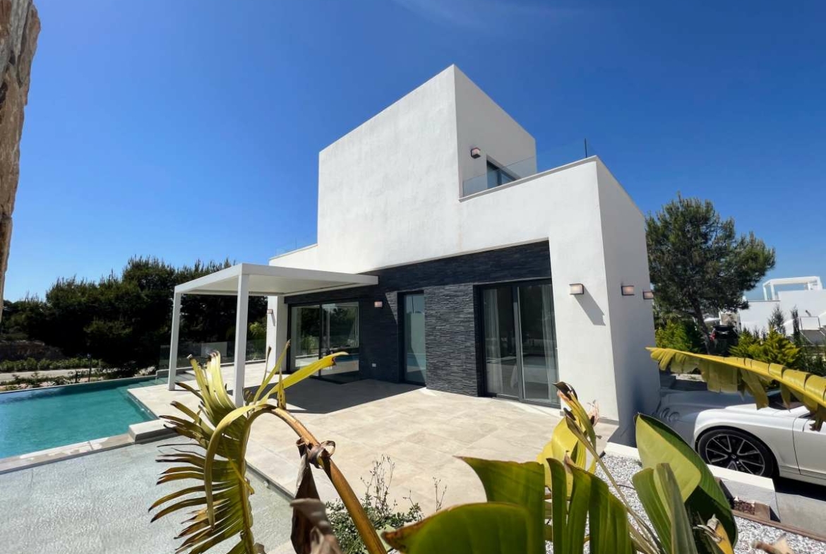 Villa for sale in Las Colinas Golf and Country Club by Pinar Properties