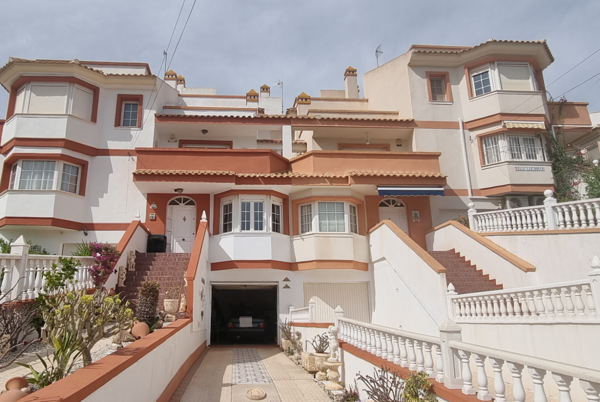 Town house on 2 levels for sale in Orihuela costa by Pinar Properties